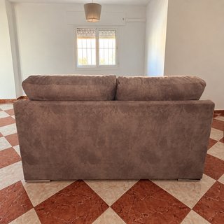 2 Sofás Grises + 4 Cojines Negros