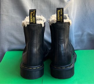 Botas originales,piel Dr. Martens con borreguito