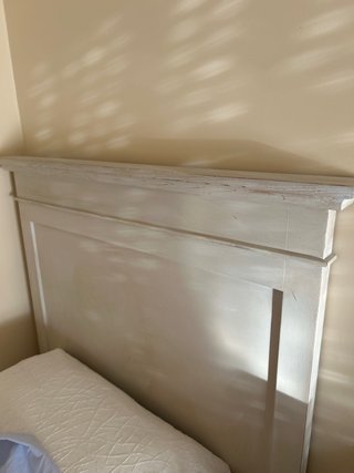 Cabecero de madera gris claro
