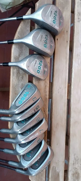 Palos de Golf Wilson 1200