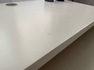 Escritorio blanco Regalo lapiceros y organziadores