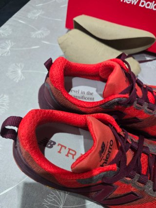 Zapatillas New Balance Fiero Rojas y Moradas