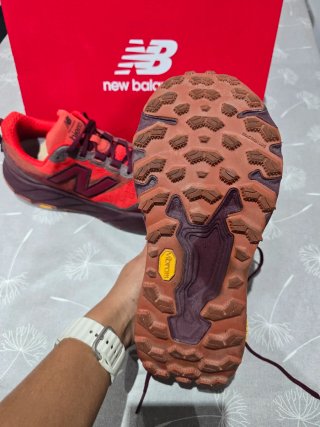Zapatillas New Balance Fiero Rojas y Moradas