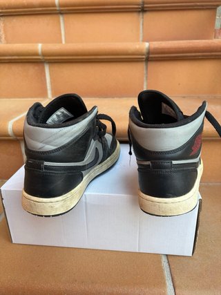 Zapatillas Jordan Negras y Grises