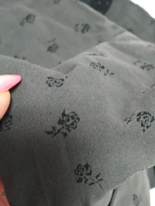 Collant con pizzo nero e calze marroni