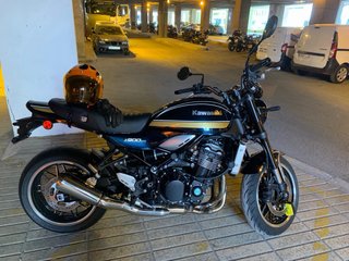 Kawasaki Z900 RS Azul y Dorado