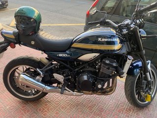 Kawasaki Z900 RS Azul y Dorado
