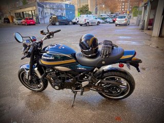 Kawasaki Z900 RS Azul y Dorado