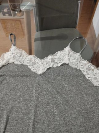 Camisón corto de punto con encaje