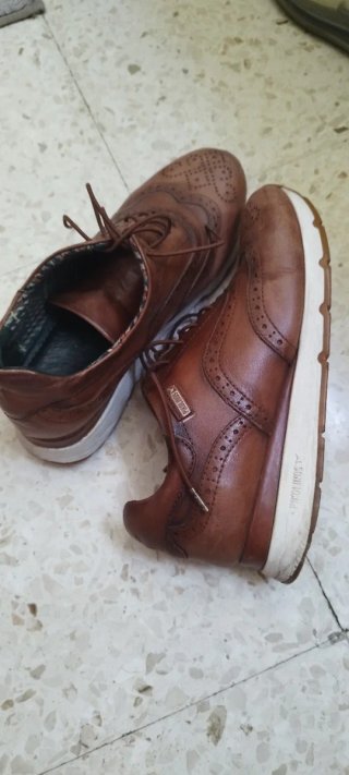 Zapatos de vestir marrones.Venta en persona.