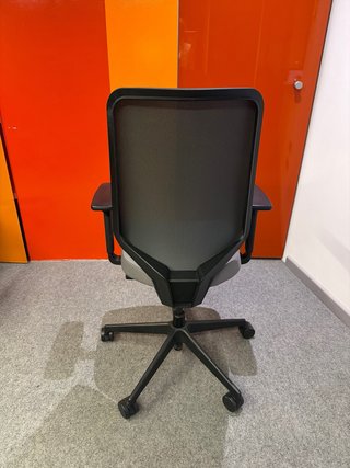 Silla de oficina ajustable en altura