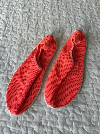 Escarpines naranjas talla 39