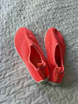 Escarpines naranjas talla 39