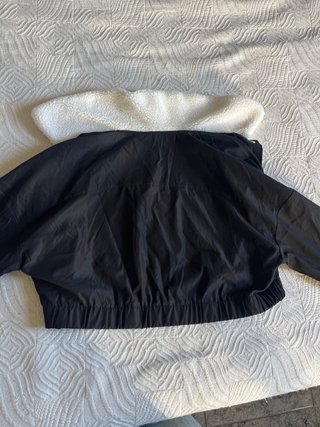 Chaqueta negra Shein cuello pelo blanco Talla S