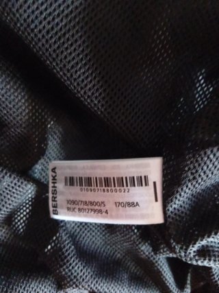 Chaqueta Bershka Talla S Negra y Blanca