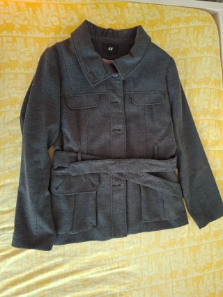 Abrigo H&M Gris con Cinturón