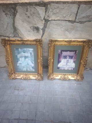 Cuadro dorado con marco ornamentado