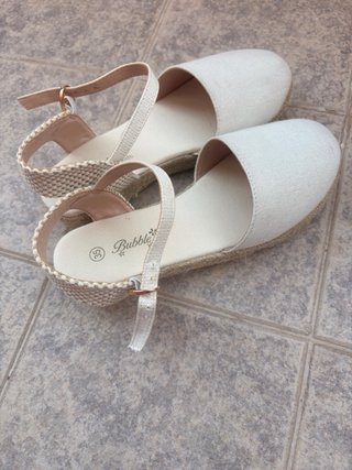 Esparteñas cuña cerrada beige talla 35