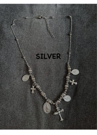 Collana girocollo con croci e medaglie