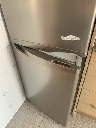 Frigorífico LG plateado