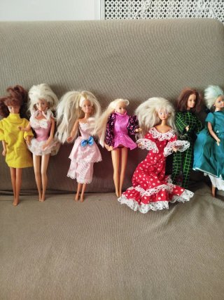7 Bambole Barbie e Simili