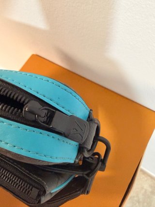Bolso Louis Vuitton gris y azul