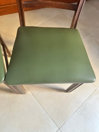 Pareja de sillas vintage de madera con respaldo de