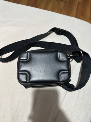 Bolso/Funda de Zara.