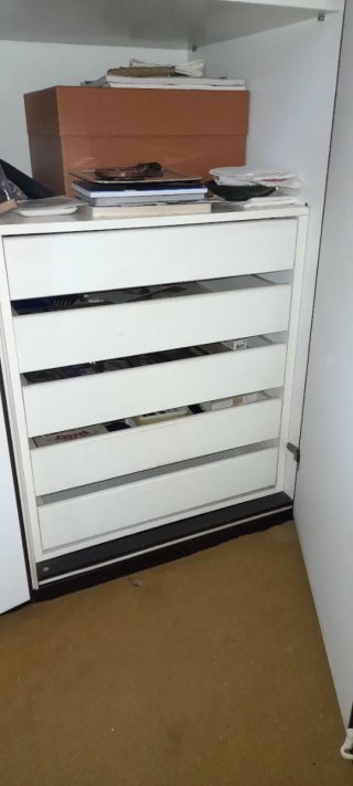 Armario modular blanco y marrón