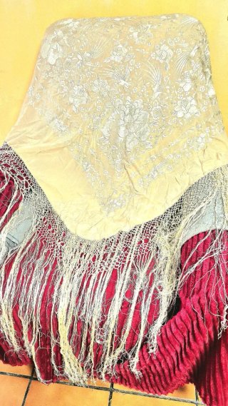 ÚLTIMA OPORTUNiDAD 24h a300€....Mantón de Manila!!