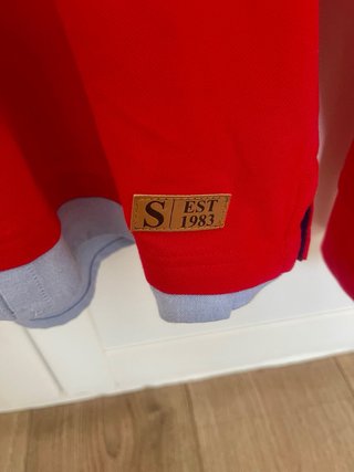 Polo manga larga rojo Talla 16 esta casi sin usar