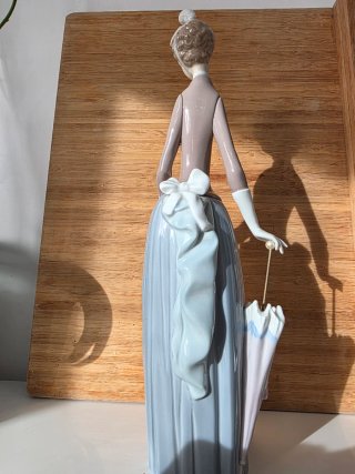 Figura Lladro Dama del Boulevard