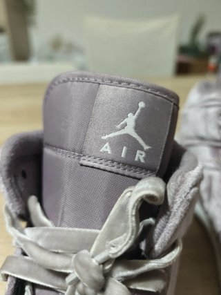 Air Jordan 1 Mid Morado Terciopelo Talla 44.5
