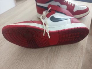 Zapatillas Jordan Rojas y Blancas