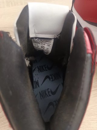 Zapatillas Jordan Rojas y Blancas