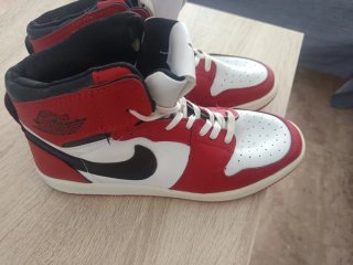 Zapatillas Jordan Rojas y Blancas