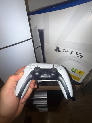 PS5 Slim 1TB CON LECTOR + MANDO + BASE
