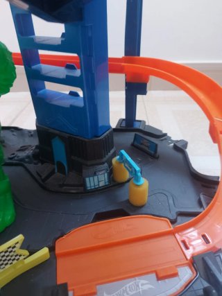 Hot Wheels Ultimate Garage T-Rex