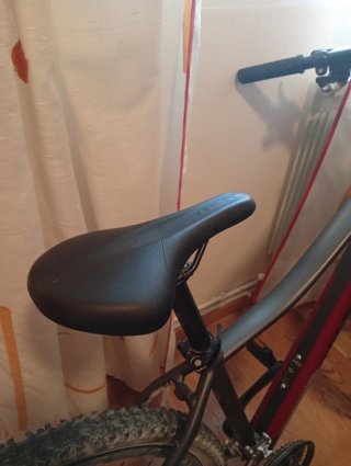 Bicicleta CUBE de montaña