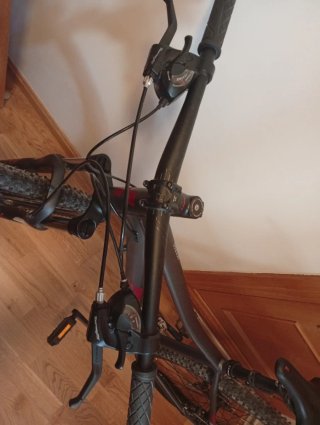 Bicicleta CUBE de montaña