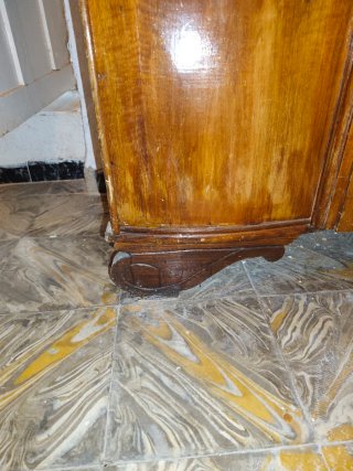 Armario antiguo madera con espejo