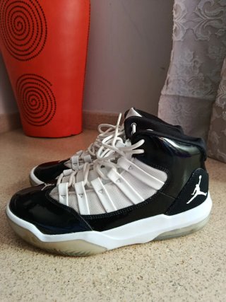 Nike Air Jordan Max Aura Negro/Blanco