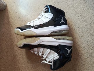 Nike Air Jordan Max Aura Negro/Blanco