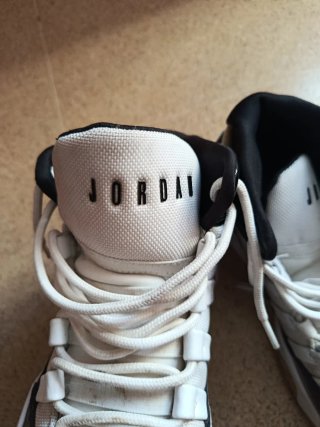Nike Air Jordan Max Aura Negro/Blanco