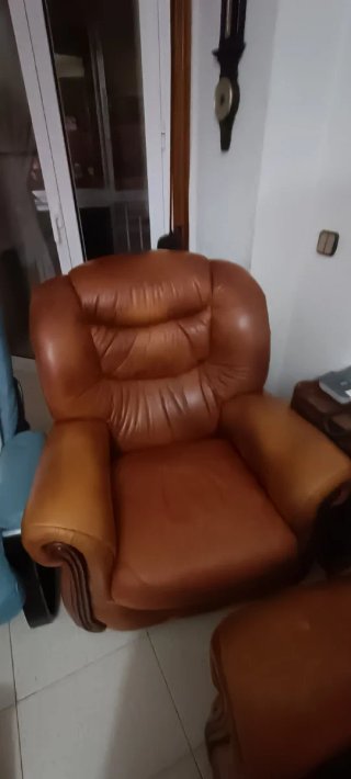 Sillón de piel con acabados de alta calidad