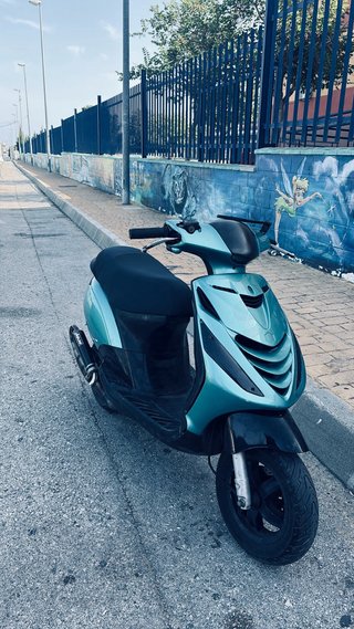 Piaggio Zip top negro 17,5 y Yasuni R