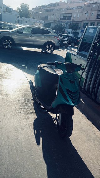 Piaggio Zip top negro 17,5 y Yasuni R