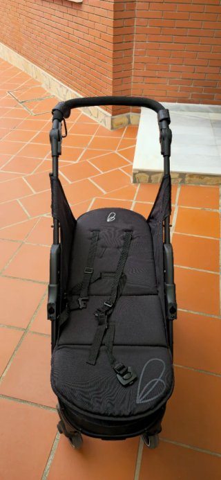 Silla de paseo bebé rosa y negra.  ASALVO