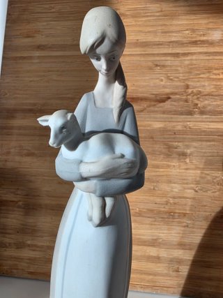 Figura Lladró Niña con Cordero Porcelana