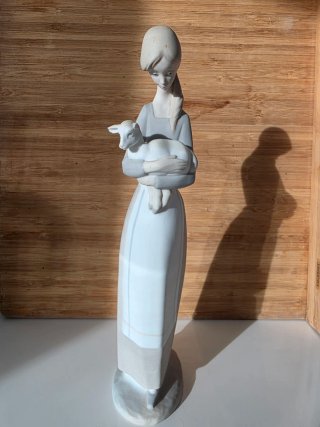 Figura Lladró Niña con Cordero Porcelana